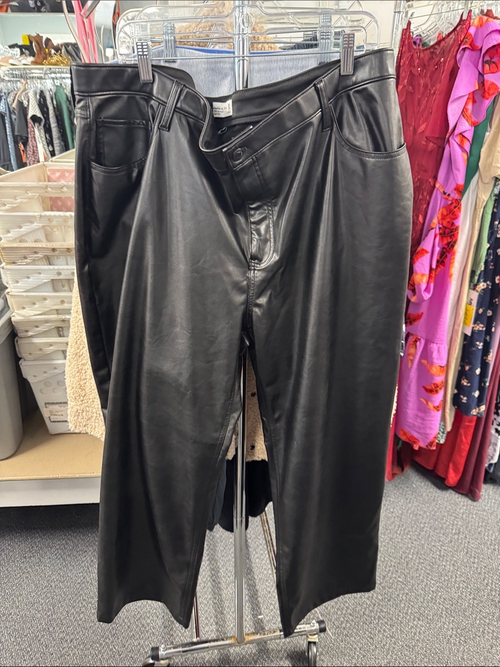 Abercrombie and fitch faux leather pants 22 short curve love // 091902